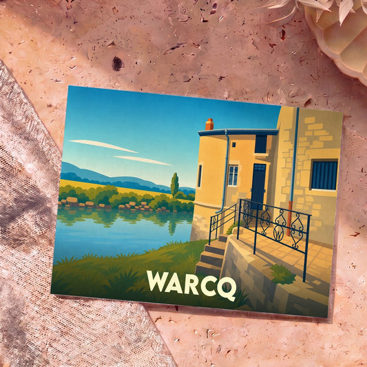 Carte postale souvenir de la ville de Warcq avec une illustration stylisée d'une maison en bord de rivière.