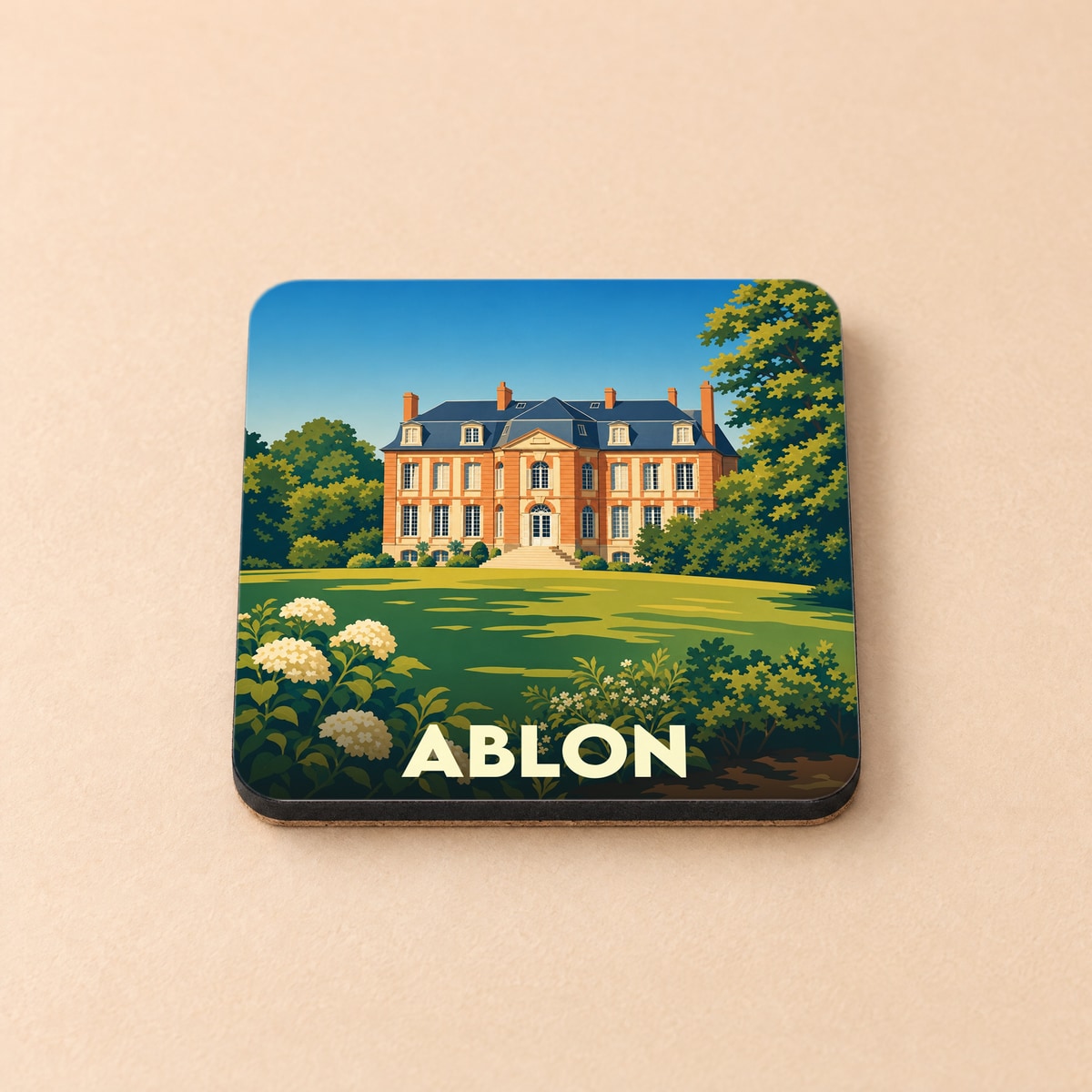 Dessous de verre souvenir de la ville d'Ablon illustrant un manoir élégant dans un style vintage.