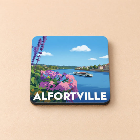 Dessous de verre souvenir d'Alfortville avec une illustration stylisée d'un bateau sur la Seine bordée de fleurs.