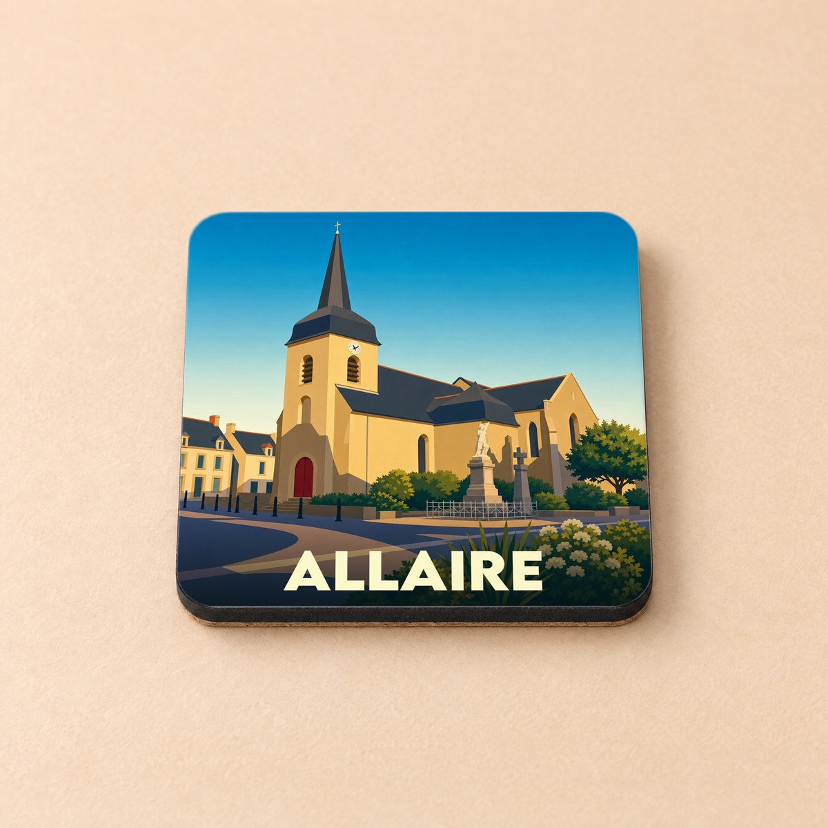 Dessous de verre souvenir de la ville d'Allaire avec une illustration stylisée de son église.