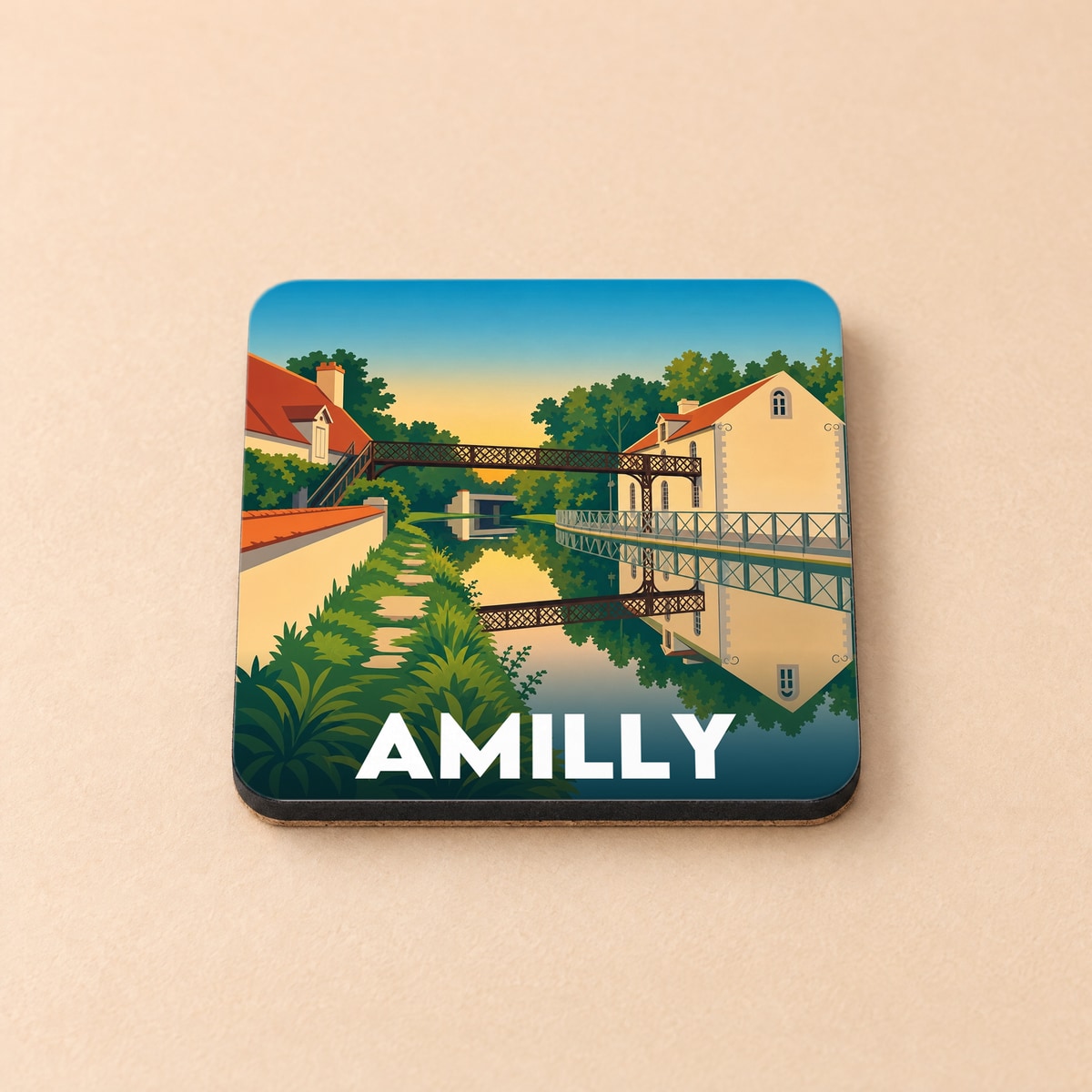 Dessous de verre souvenir de la ville d'Amilly illustré d'un paysage de canal avec un pont.