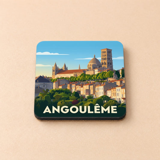 Dessous de verre souvenir de la ville d'Angoulême avec une illustration stylisée de sa cathédrale et ses remparts.