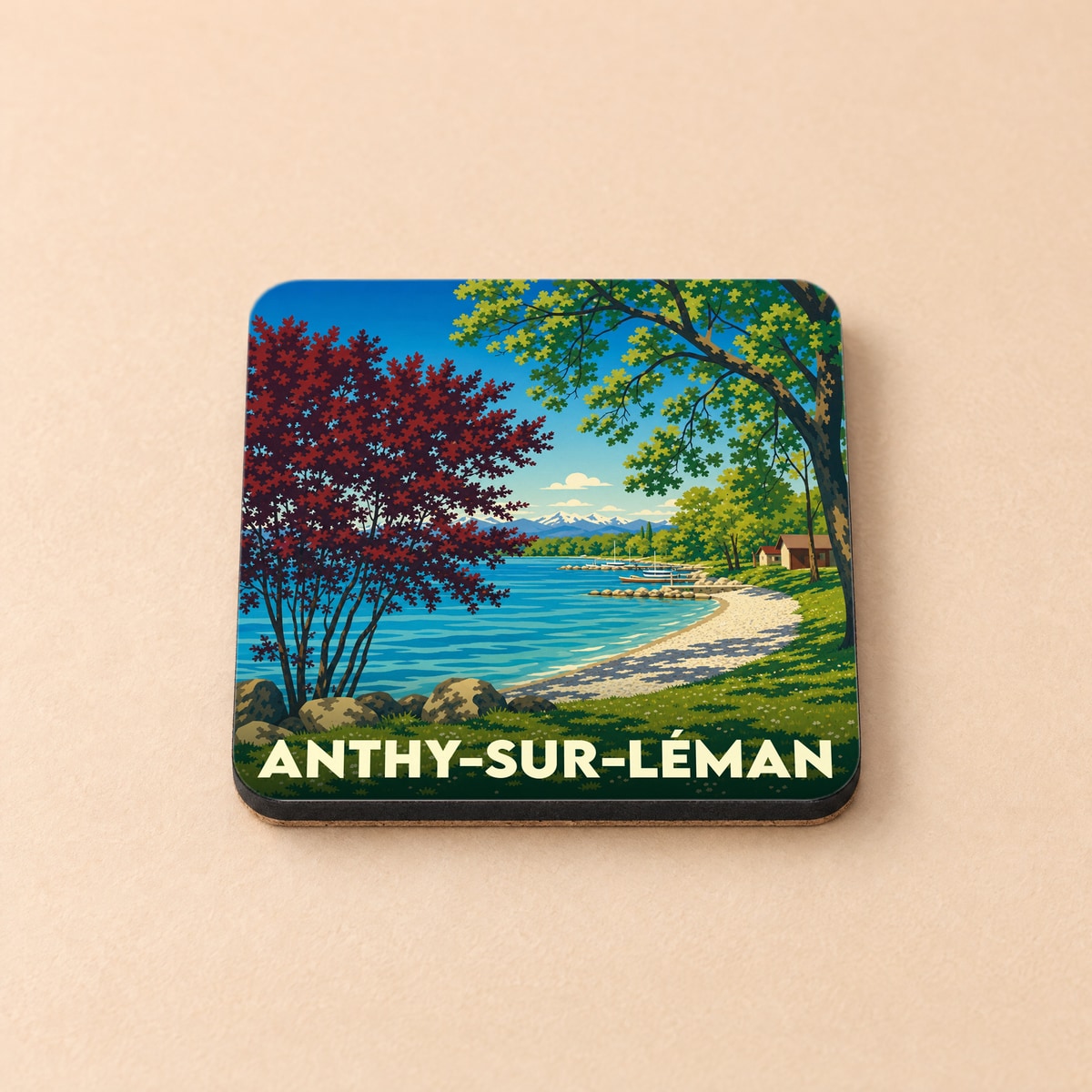 Dessous de verre souvenir de la ville d'Anthy-sur-Léman avec une illustration stylisée d'un paysage de lac et de montagnes.