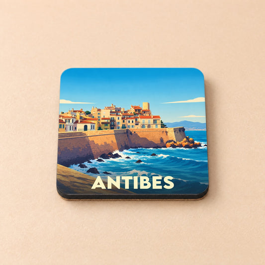 Dessous de verre souvenir de la ville d'Antibes avec une illustration stylisée de son front de mer.
