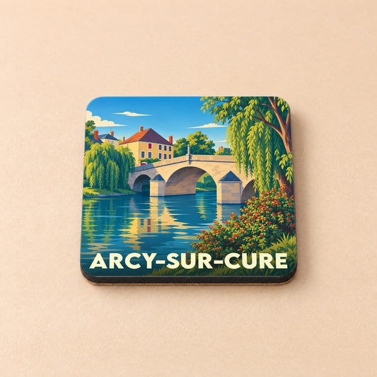 Dessous de verre souvenir de la ville d'Arcy-sur-Cure avec une illustration stylisée d'un pont en pierre sur une rivière.