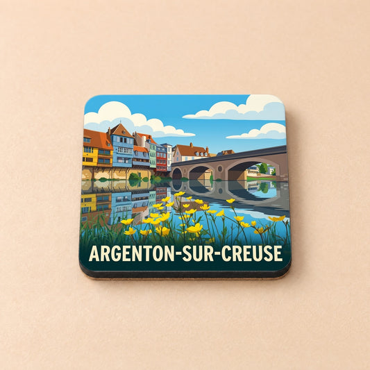 Dessous de verre souvenir de la ville d'Argenton-sur-Creuse avec une illustration stylisée de ses maisons colorées en bord de rivière.