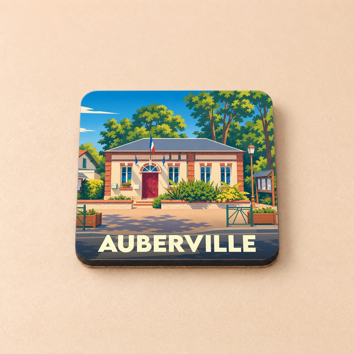 Dessous de verre souvenir de la ville de Auberville illustrant sa mairie dans un style coloré et épuré.