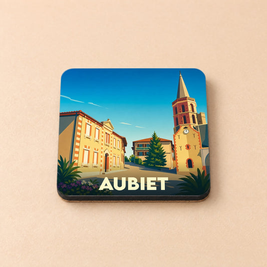 Dessous de verre souvenir de la ville d'Aubiet avec une illustration stylisée de son architecture locale.