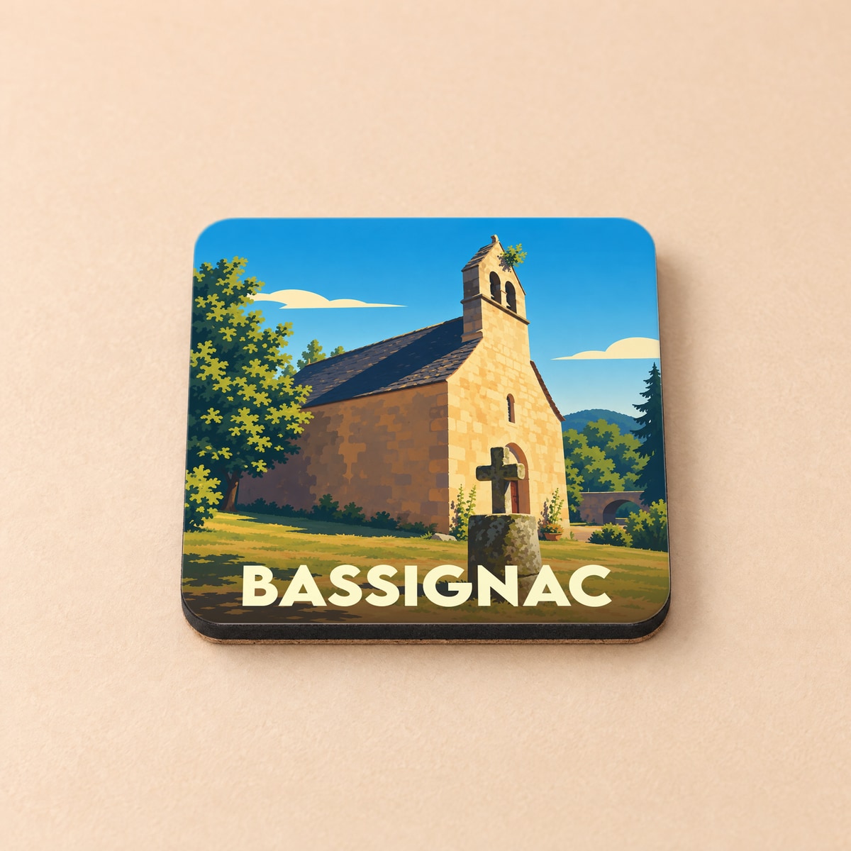 Dessous de verre souvenir de la ville de Bassignac avec une illustration stylisée d'une église en pierre.