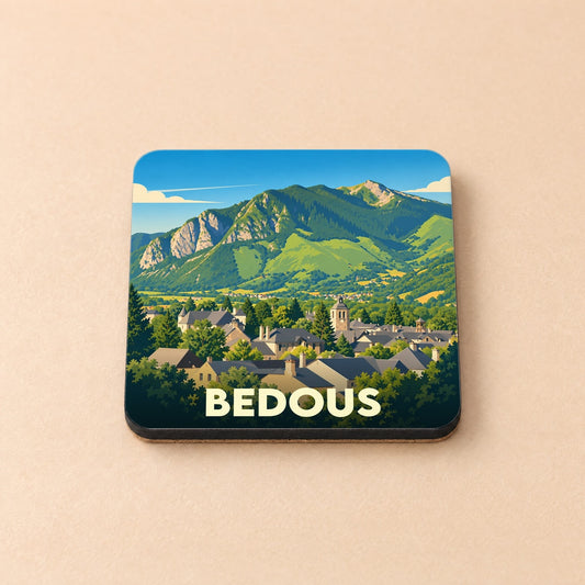 Dessous de verre souvenir de la ville de Bedous avec une illustration stylisée de ses montagnes.