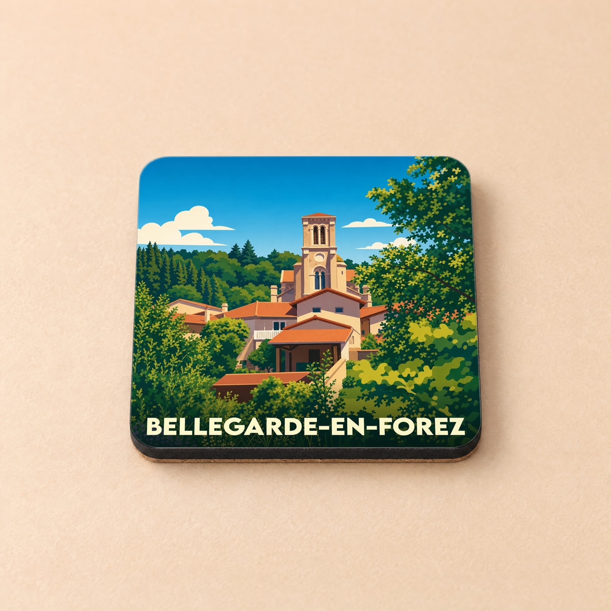 Dessous de verre souvenir de la ville de Bellegarde-en-Forez avec une illustration stylisée de son église et de ses paysages verdoyants.