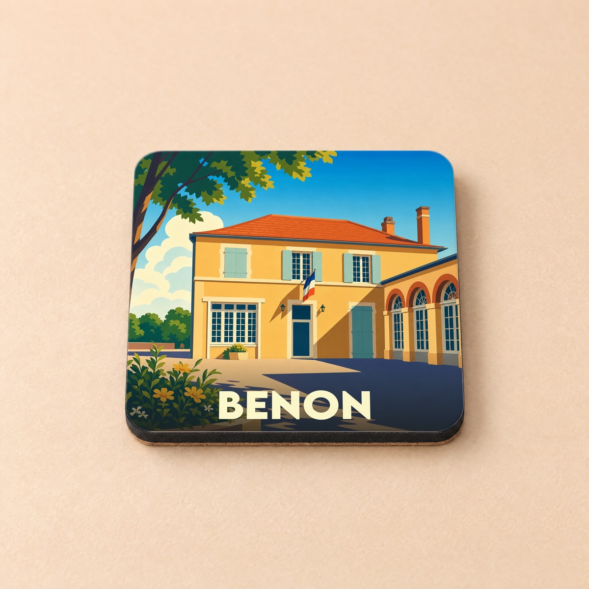 Dessous de verre souvenir de la ville de Benon avec une illustration stylisée d'une maison de village.