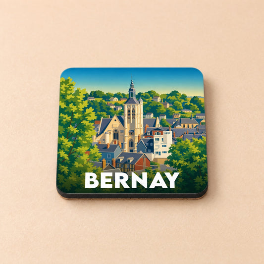 Dessous de verre souvenir de la ville de Bernay avec une illustration stylisée de son église et de ses toits.