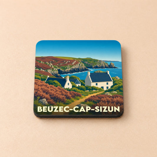 Dessous de verre souvenir de la ville de Beuzec-Cap-Sizun avec une illustration stylisée d'un paysage côtier.