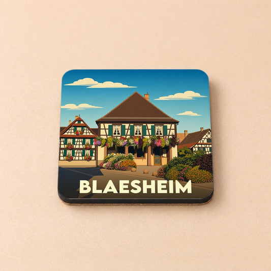 Dessous de verre souvenir de la ville de Blaesheim illustrant des maisons alsaciennes traditionnelles.