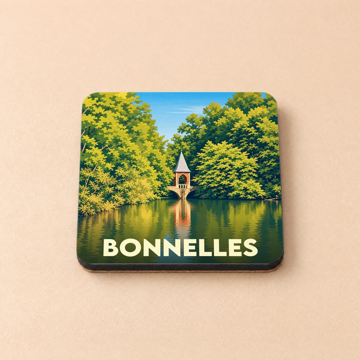 Dessous de verre souvenir de la ville de Bonnelles avec une illustration stylisée d'un pavillon au bord de l'eau.