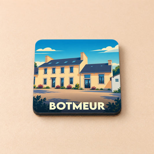 Dessous de verre souvenir de la ville de Botmeur avec une illustration stylisée d'une maison traditionnelle bretonne.