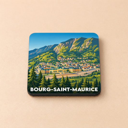 Dessous de verre souvenir de Bourg-Saint-Maurice avec une illustration stylisée de la ville et des montagnes.