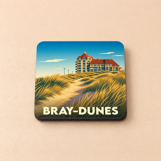 Dessous de verre souvenir de la ville de Bray-Dunes avec une illustration stylisée de ses dunes et de son architecture.