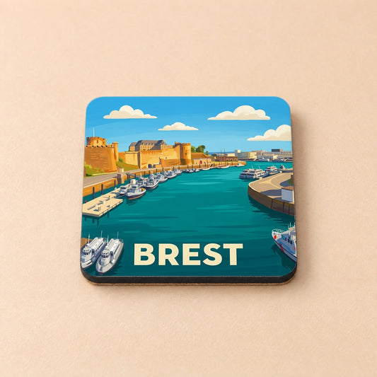 Dessous de verre souvenir de la ville de Brest avec une illustration stylisée de son port et de son château.