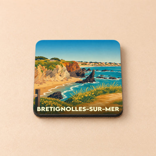 Dessous de verre souvenir de la ville de Bretignolles-sur-Mer illustré d'un paysage côtier stylisé.