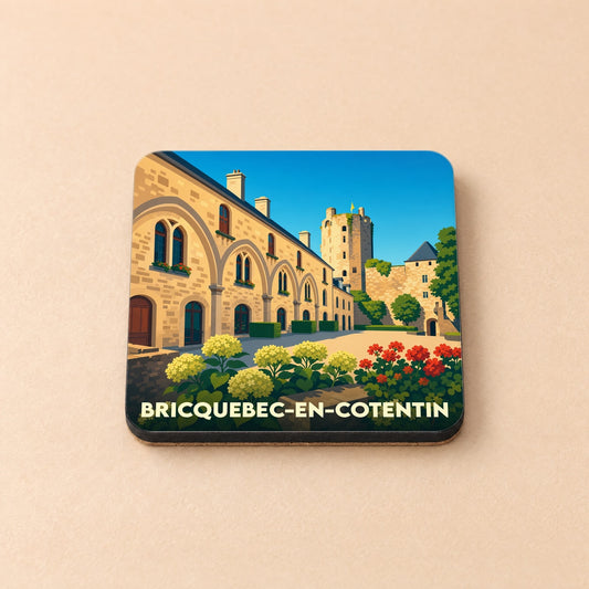 Dessous de verre souvenir de Bricquebec-en-Cotentin avec une illustration stylisée du château médiéval.