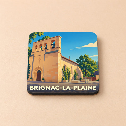 Dessous de verre souvenir de Brignac-la-Plaine avec une illustration stylisée de son église.