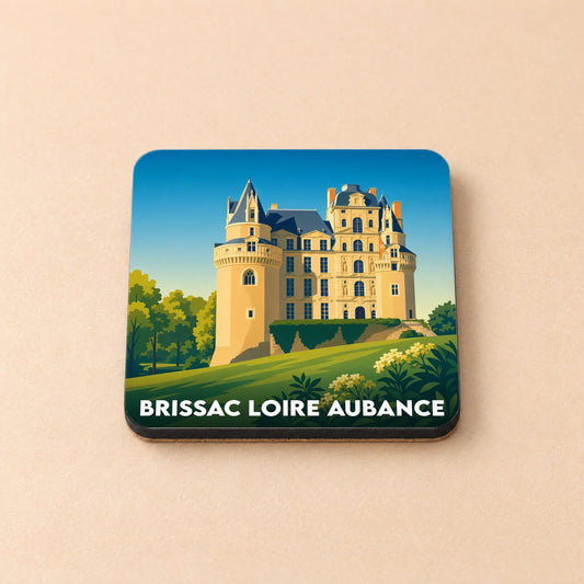Dessous de verre souvenir de Brissac-Loire-Aubance avec une illustration stylisée de son château.
