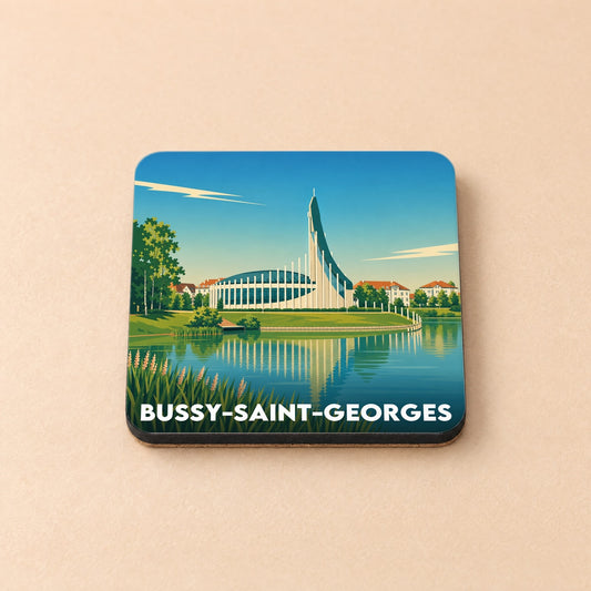 Dessous de verre souvenir de la ville de Bussy-Saint-Georges avec une illustration stylisée de son église en bord d'eau.