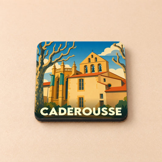Dessous de verre souvenir de la ville de Caderousse avec une illustration stylisée de son église et de platanes.