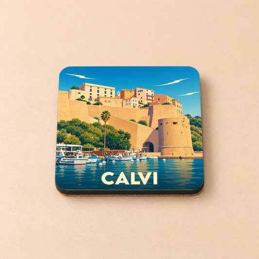 Dessous de verre souvenir de la ville de Calvi avec une illustration stylisée de sa citadelle et de son port.