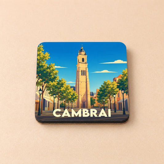 Dessous de verre souvenir de la ville de Cambrai avec une illustration stylisée de son beffroi.