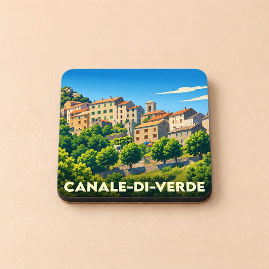 Dessous de verre souvenir de Canale-di-Verde orné d'une illustration stylisée du village à flanc de colline.