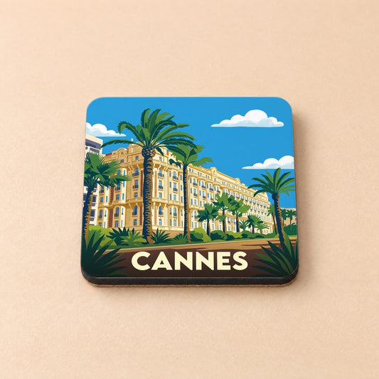 Dessous de verre souvenir de la ville de Cannes avec une illustration stylisée de la Croisette.