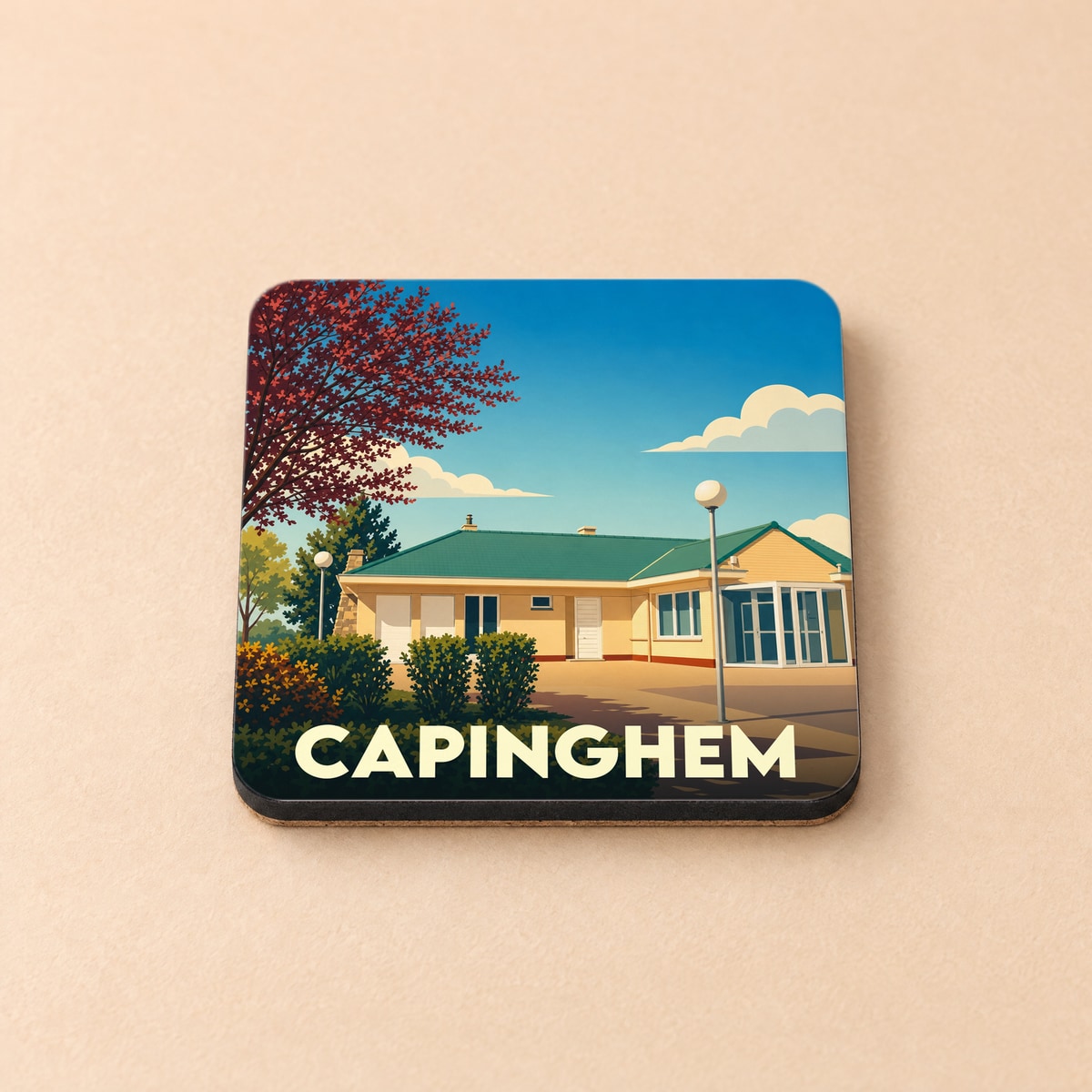 Dessous de verre souvenir de la ville de Capinghem avec une illustration stylisée d'une maison sous un ciel bleu.