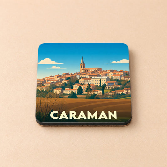 Dessous de verre souvenir de la ville de Caraman avec une illustration stylisée.