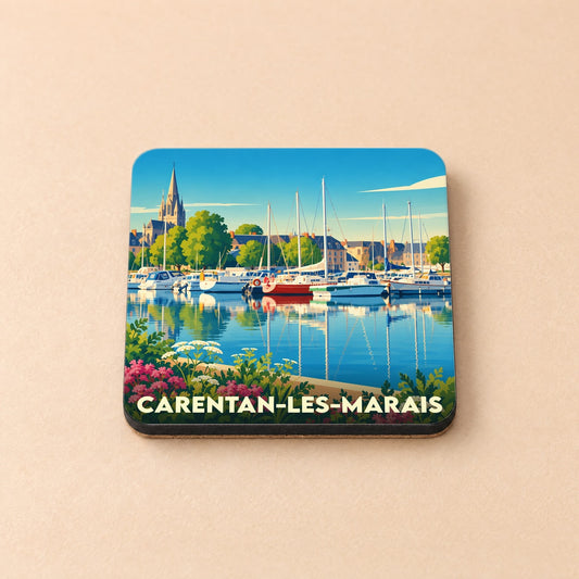 Dessous de verre souvenir de la ville de Carentan-les-Marais avec une illustration stylisée de son port de plaisance.