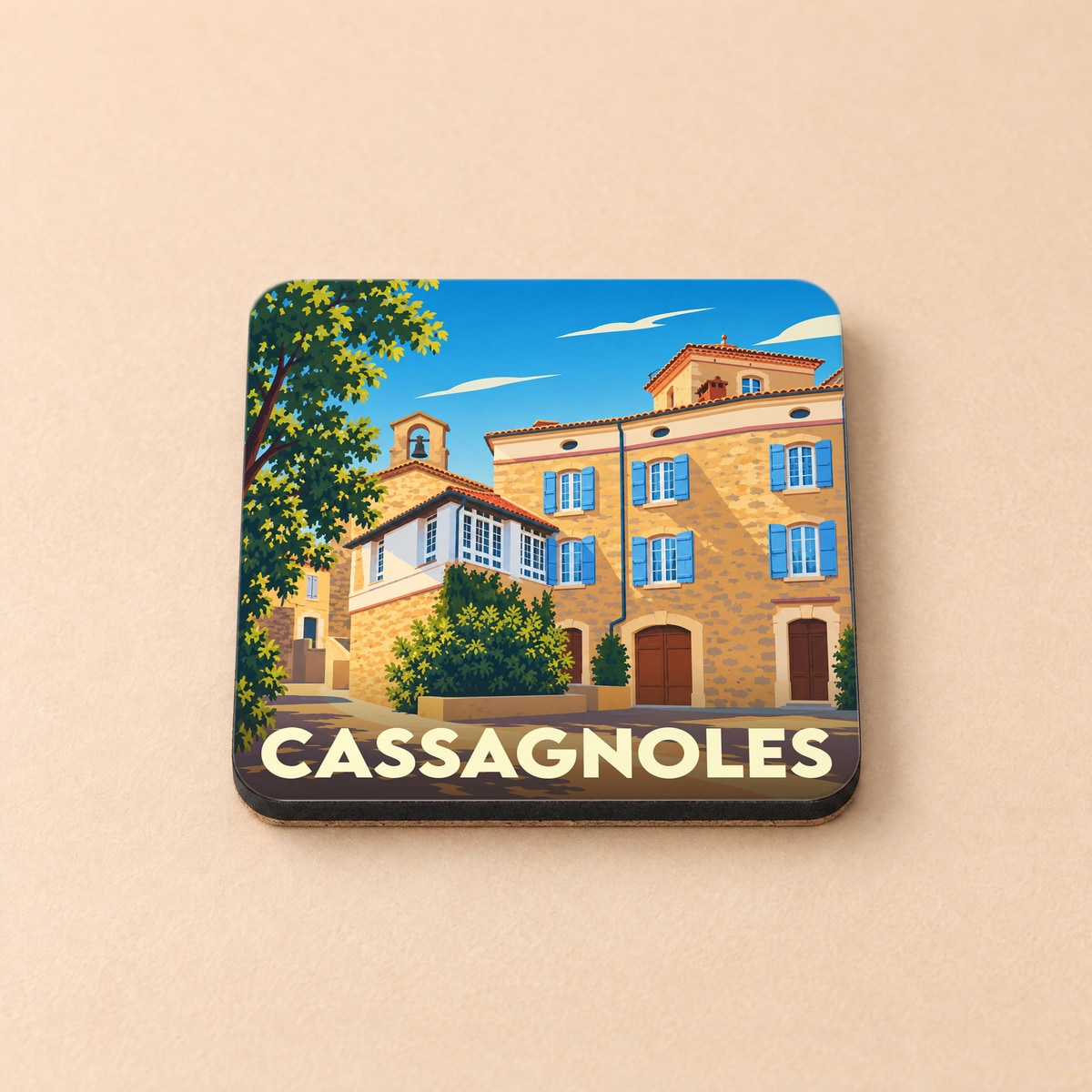 Dessous de verre souvenir de la ville de Cassagnoles avec une illustration stylisée de bâtiments provençaux.