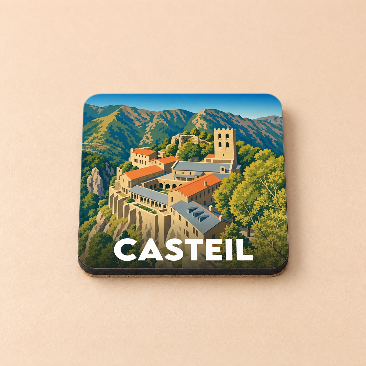Dessous de verre souvenir de la ville de Casteil avec une illustration stylisée de son abbaye nichée dans les montagnes.
