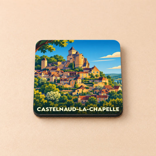 Dessous de verre souvenir de Castelnaud-la-Chapelle avec une illustration stylisée du village et de son château.