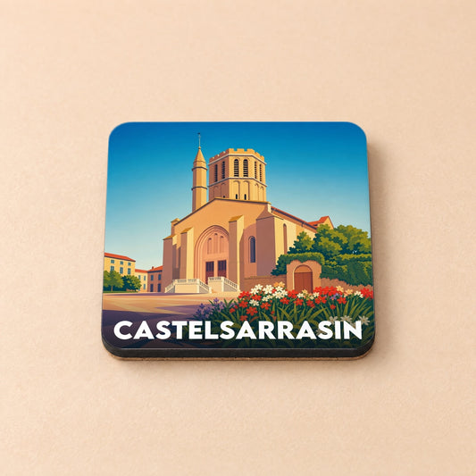 Dessous de verre souvenir de la ville de Castelsarrasin avec une illustration stylisée d'une église sous un ciel bleu.