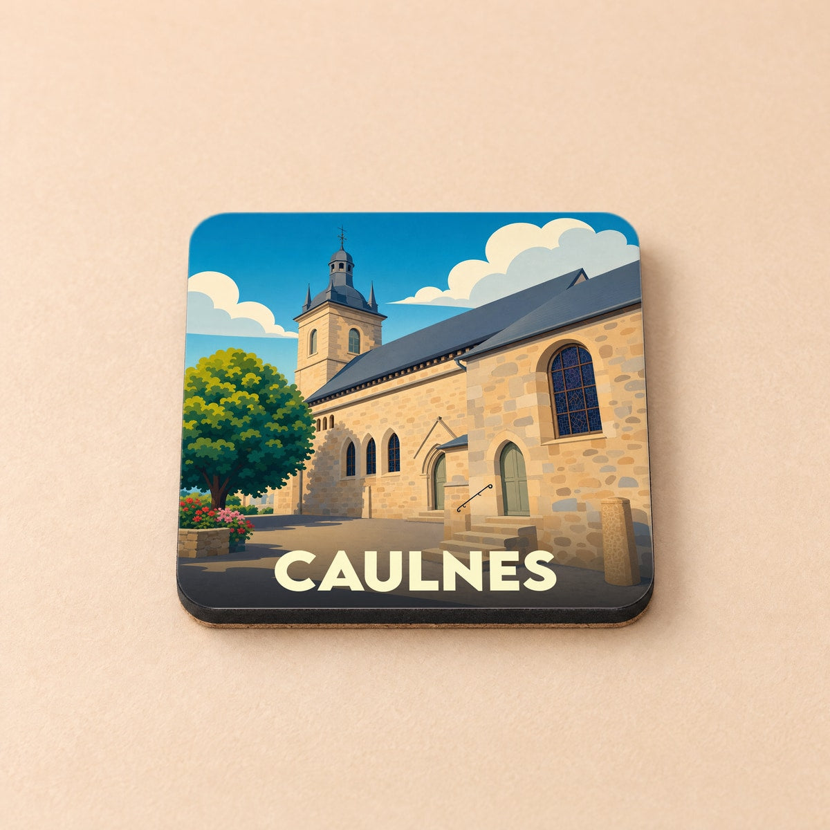 Dessous de verre souvenir de la ville de Caulnes avec une illustration stylisée de son église.