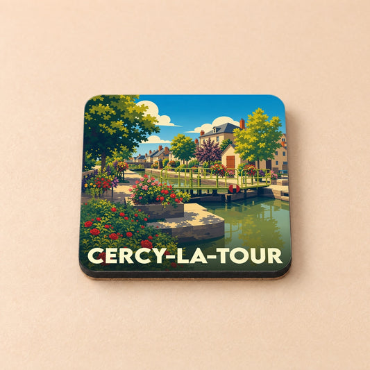 Dessous de verre souvenir de la ville de Cercy-la-Tour avec une illustration stylisée de son canal fleuri.