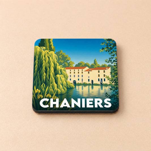 Dessous de verre souvenir de la ville de Chaniers avec une illustration stylisée d'un moulin au bord de l'eau.