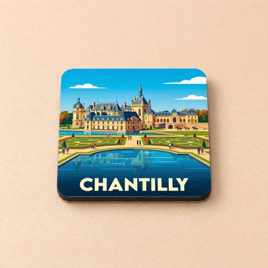 Dessous de verre souvenir de la ville de Chantilly avec une illustration stylisée du château.
