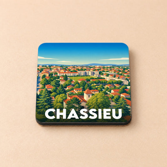 Dessous de verre souvenir de la ville de Chassieu avec une illustration stylisée et colorée.