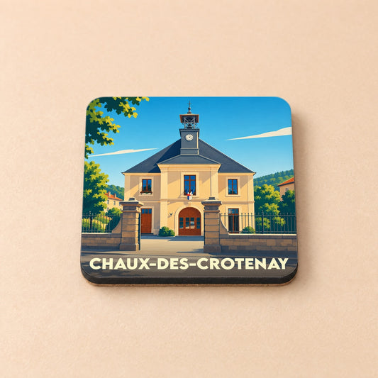 Dessous de verre souvenir de la ville de Chaux-des-Crotenay avec une illustration stylisée de sa mairie.