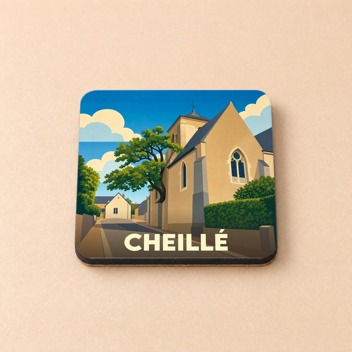 Dessous de verre souvenir de la ville de Cheillé avec une illustration stylisée d'une église et d'un arbre.