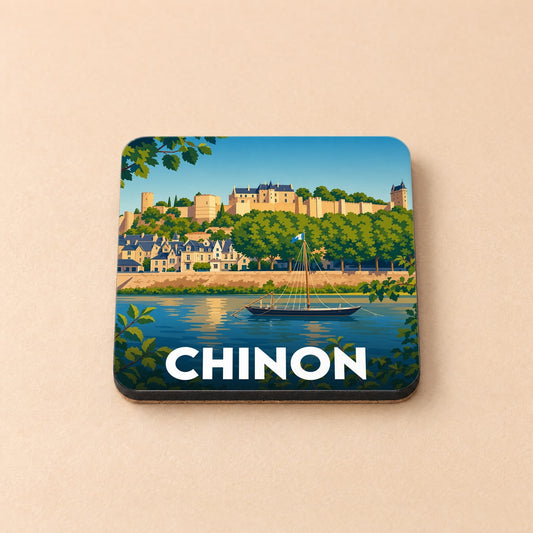 Dessous de verre souvenir de la ville de Chinon avec une illustration stylisée du château et de la Vienne.