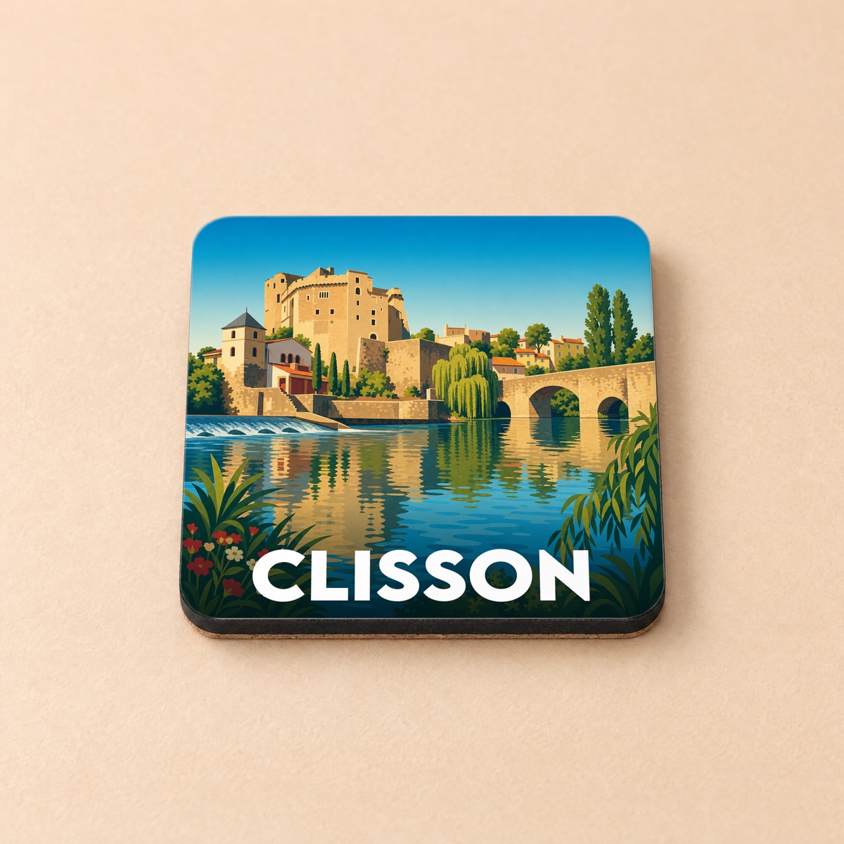 Dessous de verre souvenir de la ville de Clisson avec une illustration stylisée du château et du pont médiéval.